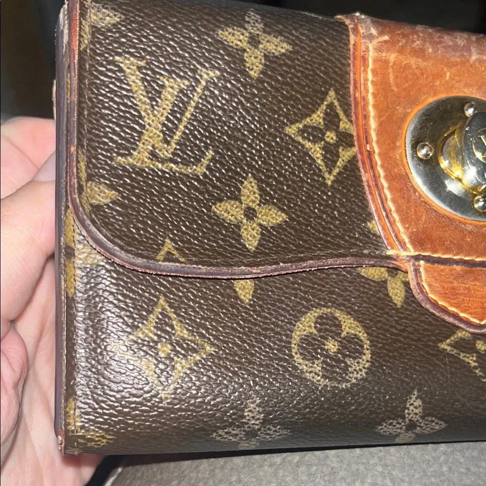 Louis Vuitton Monogram Turnlock Wallet
